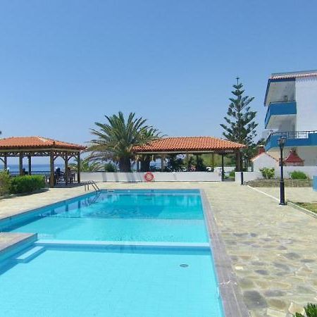 Cypriana Apartments Makrýgialos エクステリア 写真
