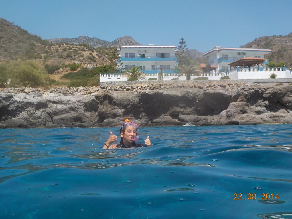 Cypriana Apartments Makrýgialos エクステリア 写真