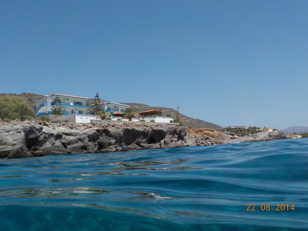 Cypriana Apartments Makrýgialos エクステリア 写真