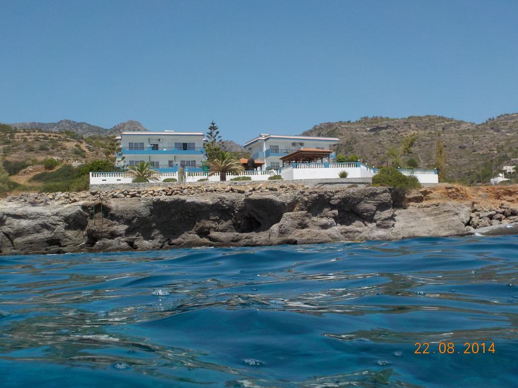 Cypriana Apartments Makrýgialos エクステリア 写真
