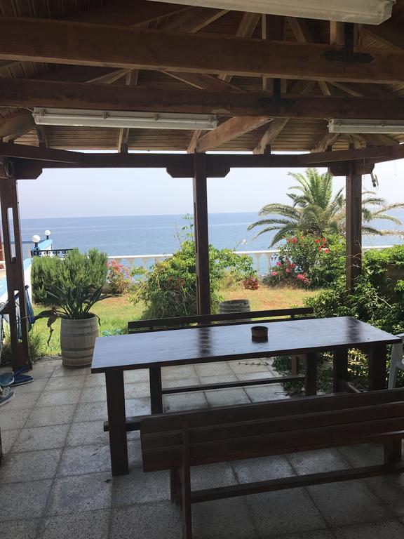Cypriana Apartments Makrýgialos エクステリア 写真