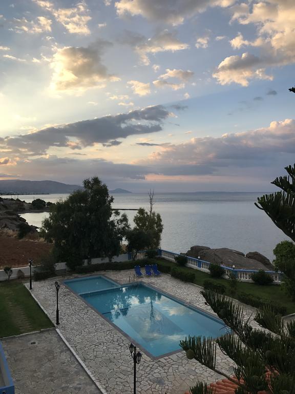 Cypriana Apartments Makrýgialos エクステリア 写真