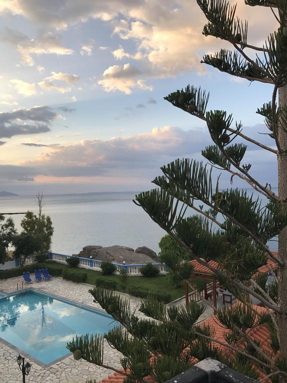 Cypriana Apartments Makrýgialos エクステリア 写真