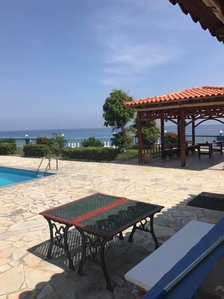 Cypriana Apartments Makrýgialos エクステリア 写真